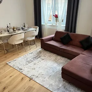 A&a Living - Best Location In !!! Apartamento